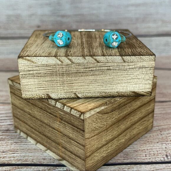 Skull Cuff Bracelet - Picture 1 of 4